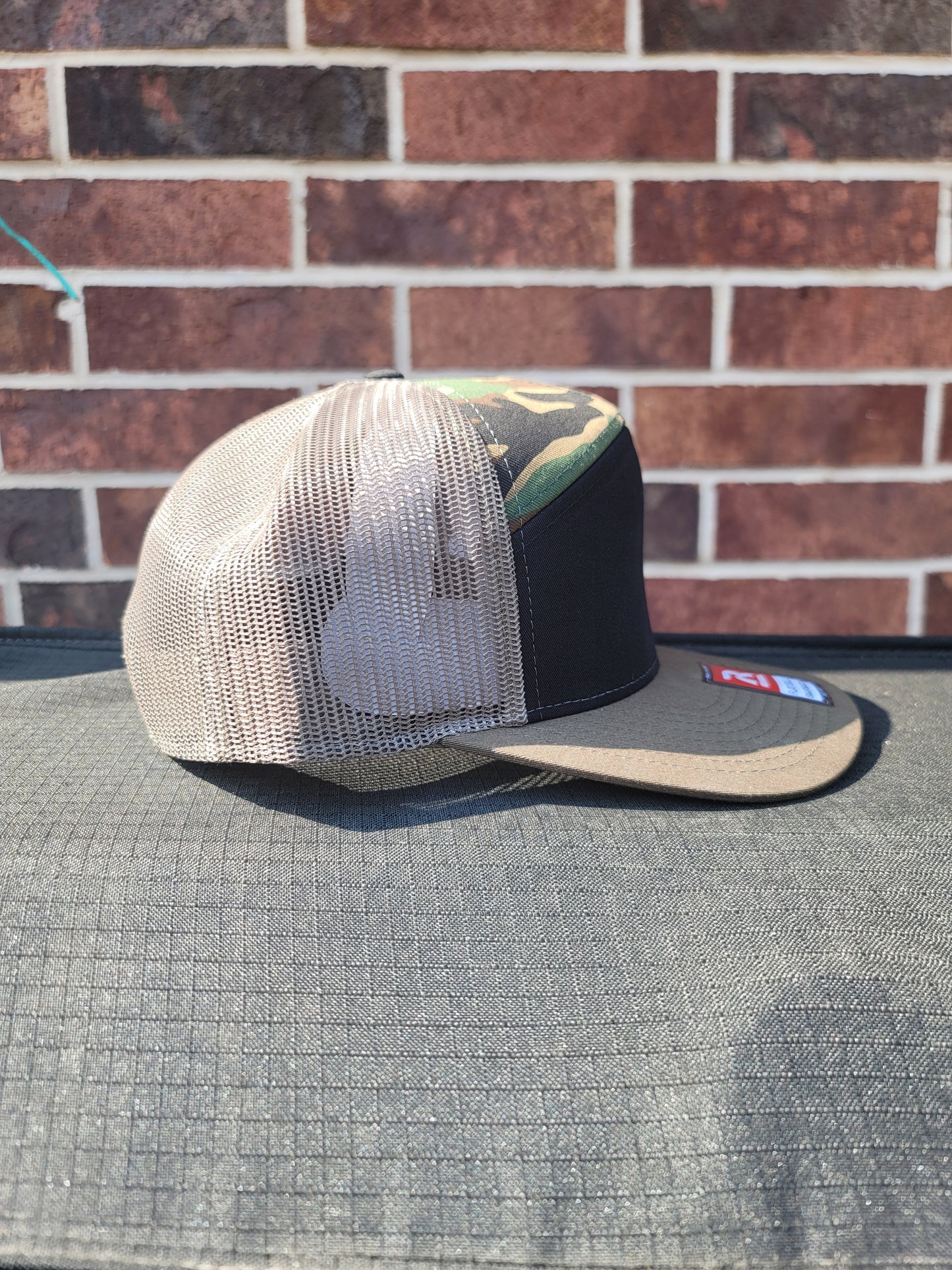 7 panel cap, Tri Black/Green Camo/Loden