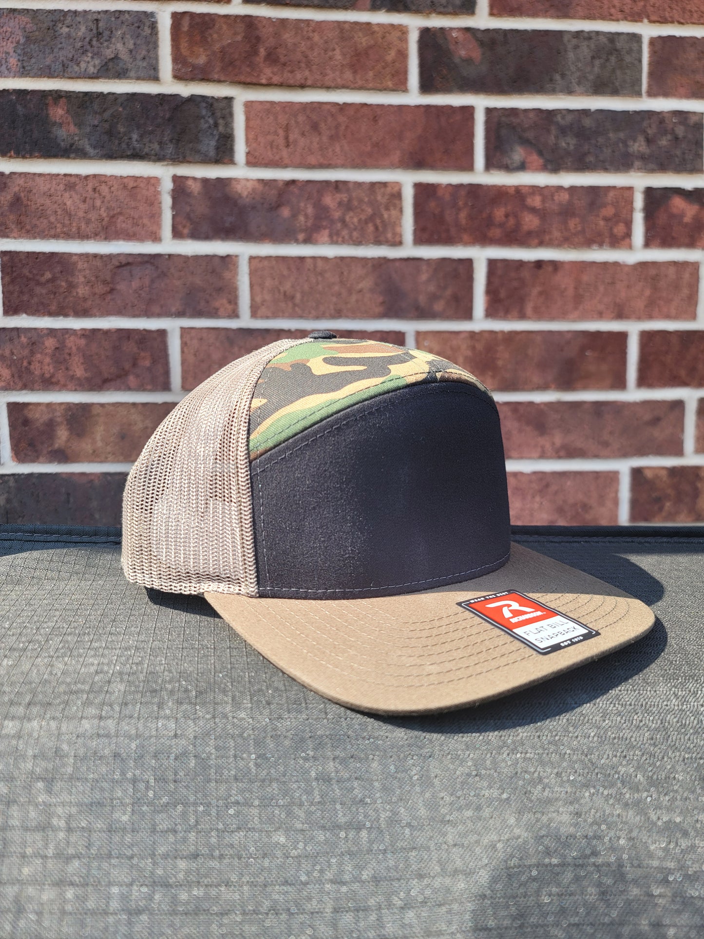 7 panel cap, Tri Black/Green Camo/Loden